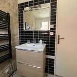 Petite Maisonnette Cosy Et Pleine De Charme Situee A Proximite Du Centre-ville