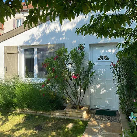 Petite Maisonnette Cosy Et Pleine De Charme Situee A Proximite Du Centre-ville 펜션