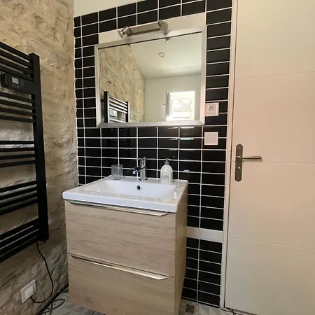 Petite Maisonnette Cosy Et Pleine De Charme Situee A Proximite Du Centre-ville
