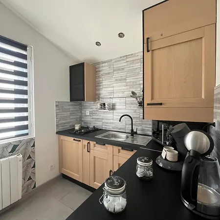 펜션 Petite Maisonnette Cosy Et Pleine De Charme Situee A Proximite Du Centre-ville