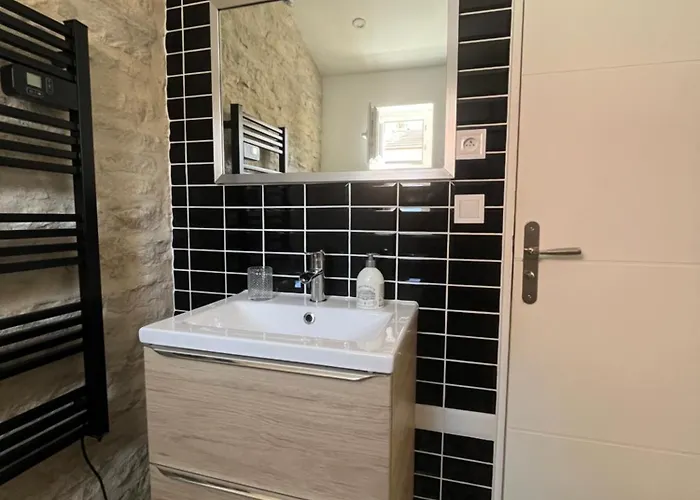 Petite Maisonnette Cosy Et Pleine De Charme Situee A Proximite Du Centre-ville