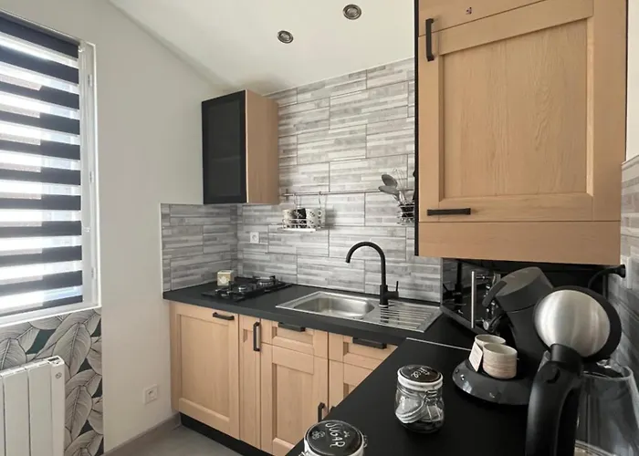 펜션 Petite Maisonnette Cosy Et Pleine De Charme Situee A Proximite Du Centre-ville